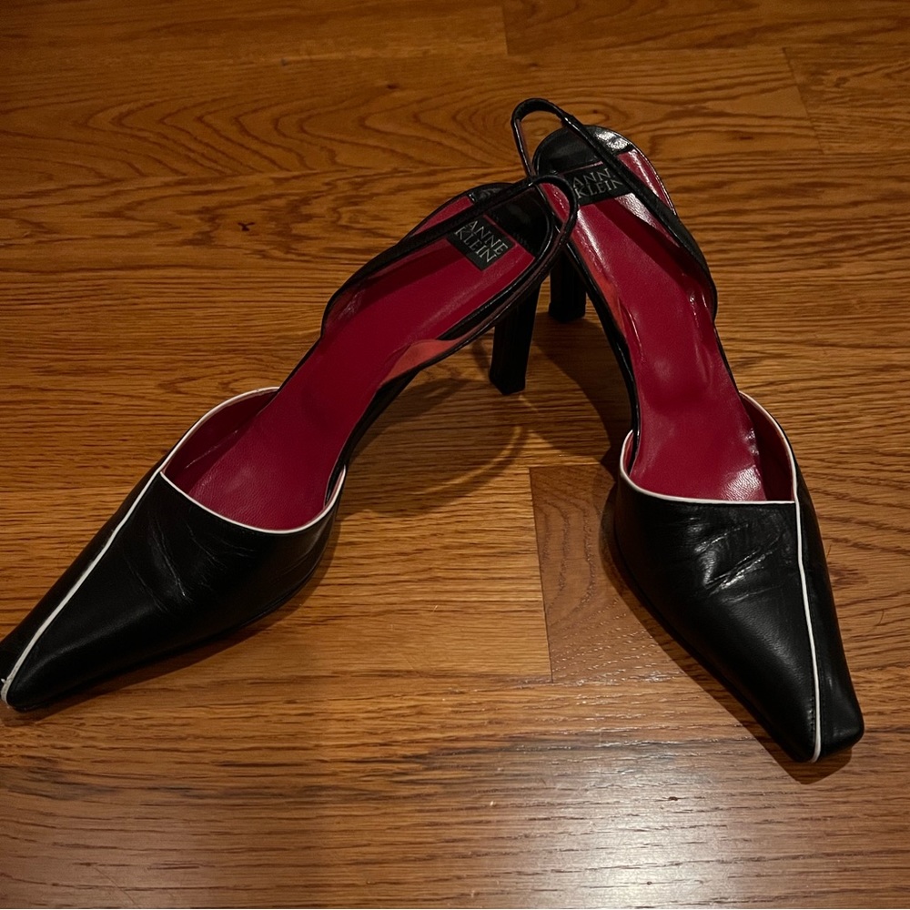 Anne Klein black heels with white detail size 8